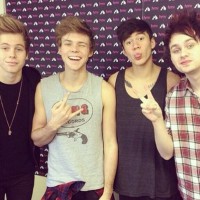 /album/a5sospt/a5-seconds-of-summer-hmv-signing-jpg/