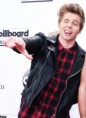 /album/luke-hemmings/tumblr-n637unzpo11r7wm2ho1-500-jpg/